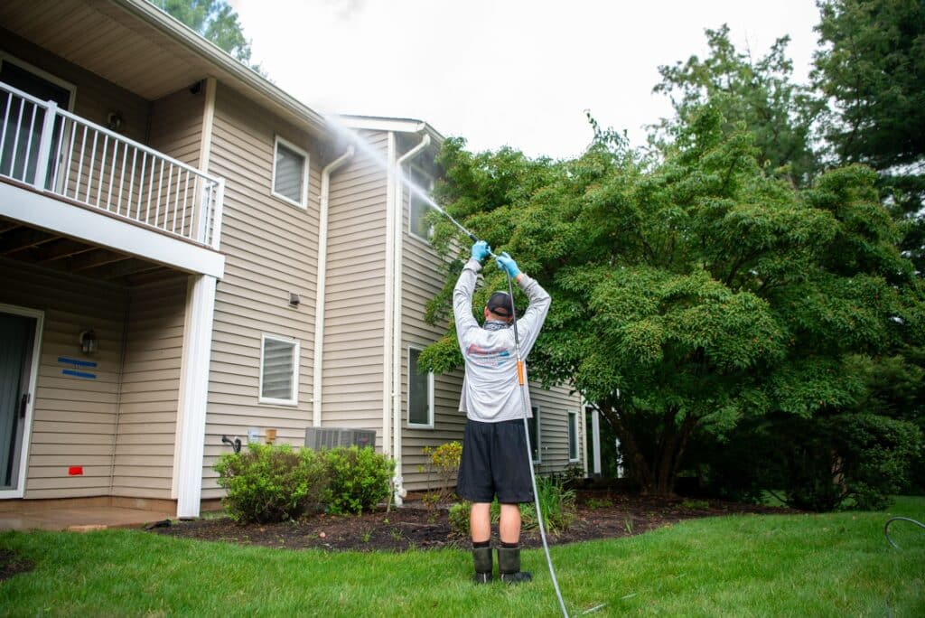 Pressure washing gun